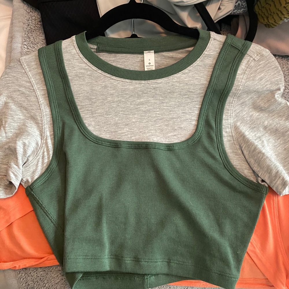 Lululemon crop shirt